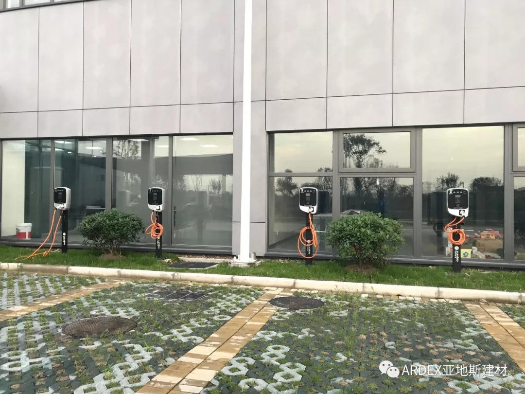 報名預(yù)約：百人高檔多功能培訓(xùn)教室\會議室\展廳可供出租